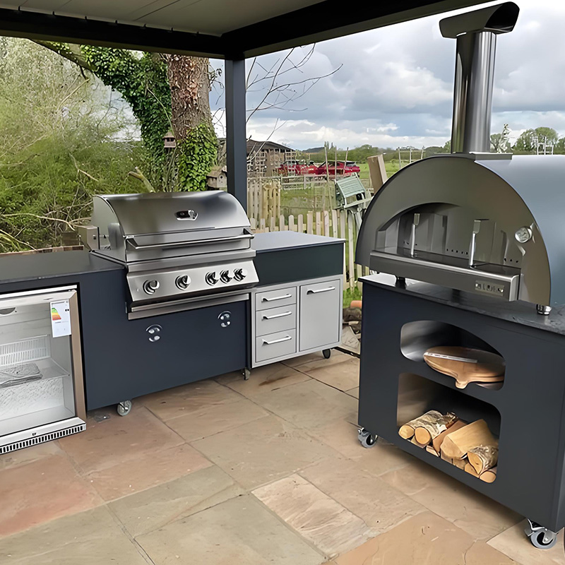 Outdoor Kitchen Essentials: 4 Must-Have Features